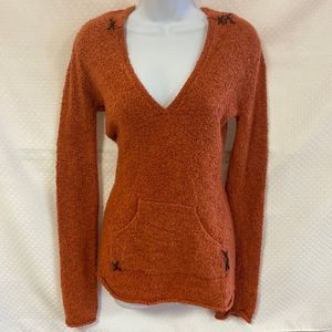 Trendy The Buckle BKE Orange Accent Sweater